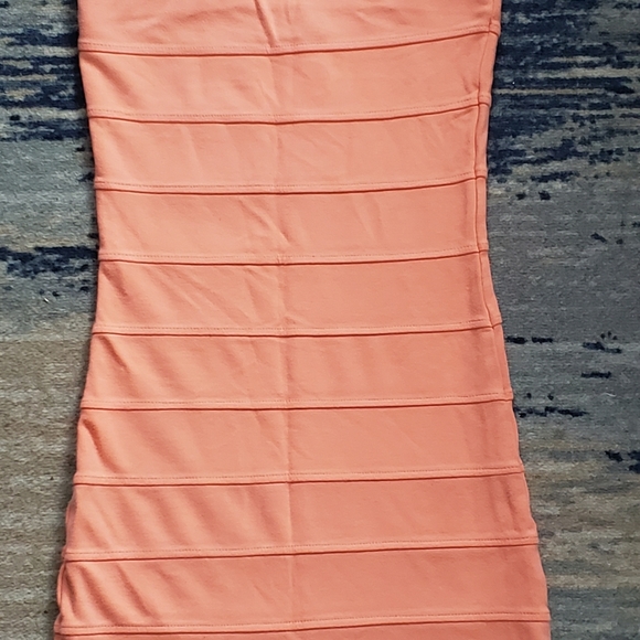 Peach bodycon strapless dress - Picture 3 of 4